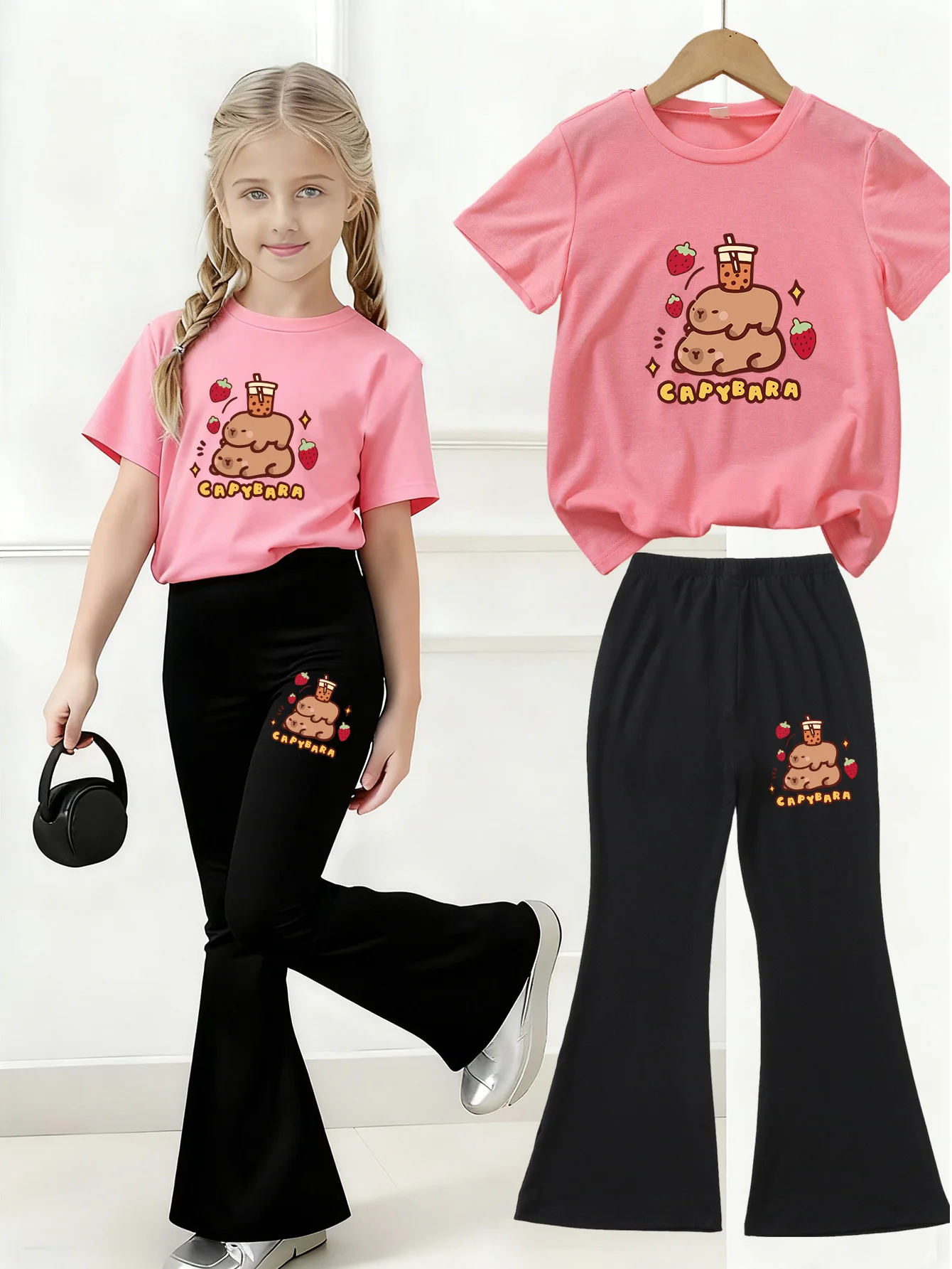 Capybara Strawberry Milk Tea Print Set, Girls' Summer T-Shirt + Flared Pants 2-Piece Set, Comfortable And Casual, Versatile
Capybara Strawberry Milk Tea Print Set, Girls' Summer T-Shirt + Flared Pants 2-Piece Set, Comfortable And Casual, Versatile