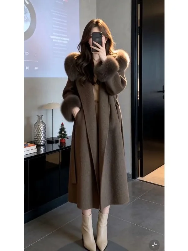 Woolen Coat with Fur Collar Medium Length Winter Fashion Ladies' Outerwear with Hat Long Sleeve Belted Design
Woolen Coat with Fur Collar Medium Length Winter Fashion Ladies' Outerwear with Hat Long Sleeve Belted Design
