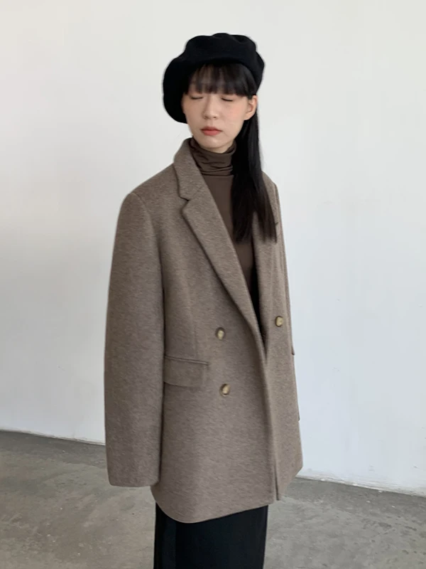 Женское шерстяное пальто-жакет свободного кроя, классическое, с длинными рукавами, средней длины, двубортное, на пуговицах, однотонное, для повседневной носки
Женское шерстяное пальто-жакет свободного кроя, классическое, с длинными рукавами, средней длины, двубортное, на пуговицах, однотонное, для повседневной носки