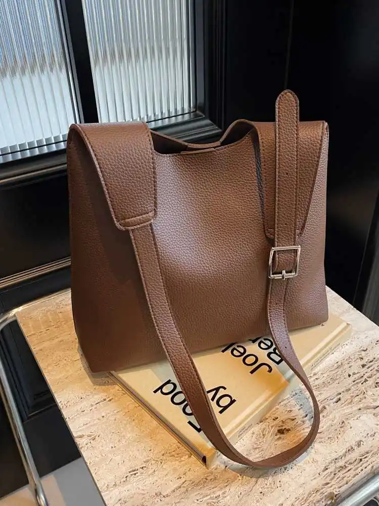 Luxury Designer Underarm Bags for Women 2025 New Retro Large Capacity Bucket One Shoulder Bag Casual Versatile Tote Bag
Luxury Designer Underarm Bags for Women 2025 New Retro Large Capacity Bucket One Shoulder Bag Casual Versatile Tote Bag
