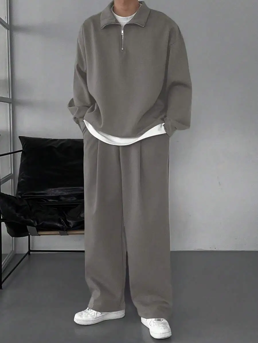 Men’s Solid Gray Quarter-Zip Sweater With Matching Wide-Leg Sweatpants Set For Autumn Casual Wear
Men’s Solid Gray Quarter-Zip Sweater With Matching Wide-Leg Sweatpants Set For Autumn Casual Wear