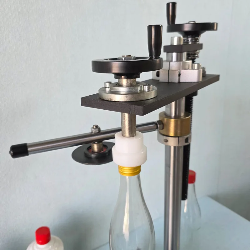 Manual aluminum cap locking machine Beverage bottle Glass bottle cap machine Wine bottle
Manual aluminum cap locking machine Beverage bottle Glass bottle cap machine Wine bottle