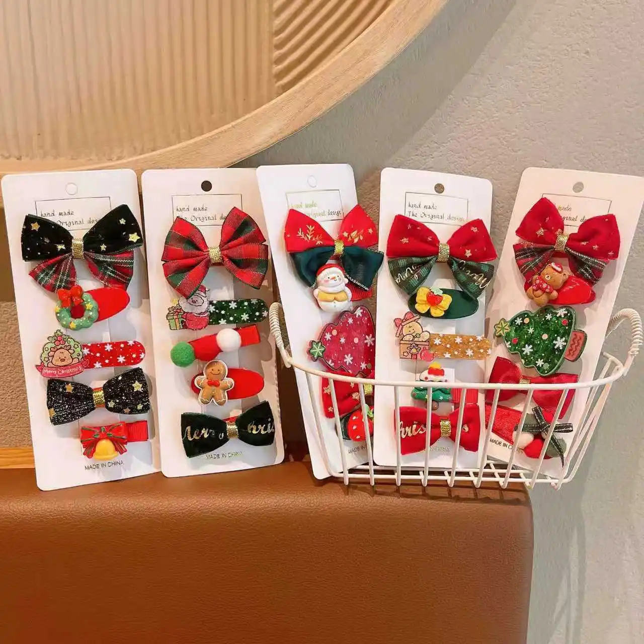 Christmas hair accessories girl simple bow hair clip children cute Christmas headdress set hair card hair accessories
Christmas hair accessories girl simple bow hair clip children cute Christmas headdress set hair card hair accessories