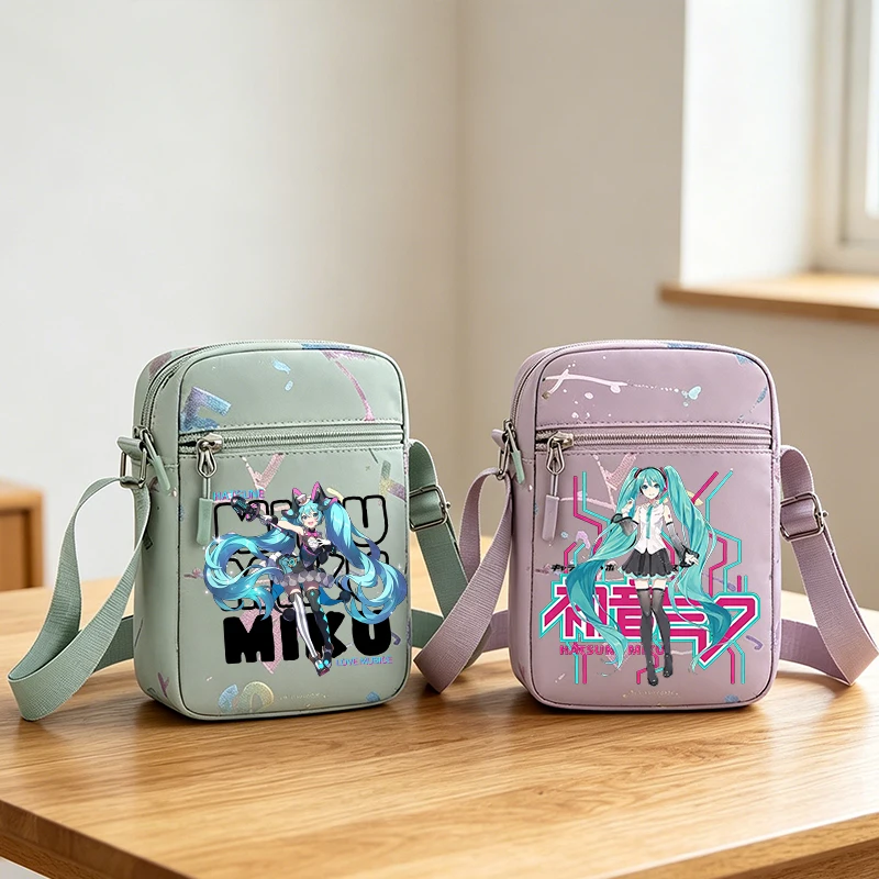 Hatsunes Miku Boy Girl Shoulder Bag Anime Cartoon Crossbody Bag for Woman Man Mobile Phone Storage Pouch Fashion Handbag Gift
Hatsunes Miku Boy Girl Shoulder Bag Anime Cartoon Crossbody Bag for Woman Man Mobile Phone Storage Pouch Fashion Handbag Gift