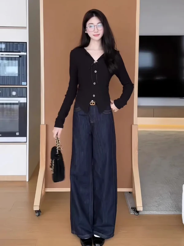 Модный черный трикотажный топ больших размеров с длинным рукавом и V-образным вырезом для женщин, осенний дизайн, уникальный и красивый, для дам больших размеров
Модный черный трикотажный топ больших размеров с длинным рукавом и V-образным вырезом для женщин, осенний дизайн, уникальный и красивый, для дам больших размеров