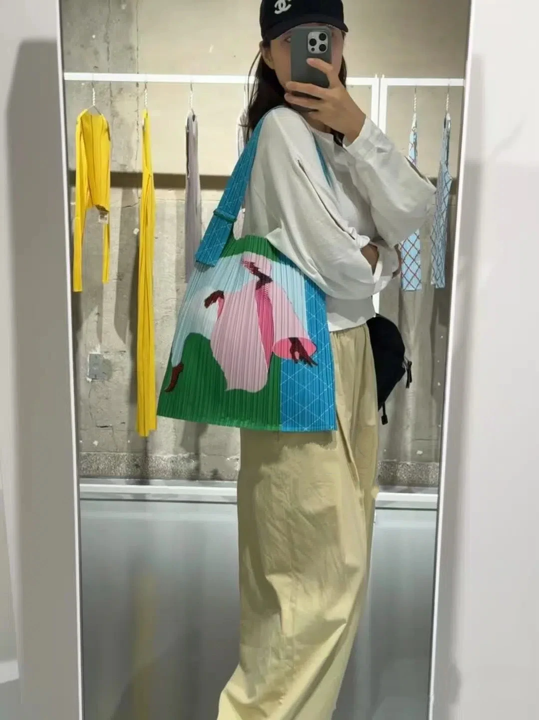 EUHG Miyake Pleated Autumn New Women's Single-shoulder Hand-carry Backpack
EUHG Miyake Pleated Autumn New Women's Single-shoulder Hand-carry Backpack