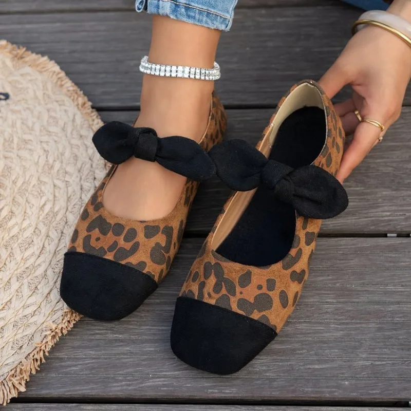 Large Size Leopard Print Slip-On Flat Shoes Women's Footwear Spring 2026 Simple Style Low Heel
Large Size Leopard Print Slip-On Flat Shoes Women's Footwear Spring 2026 Simple Style Low Heel
