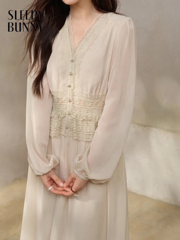 Romantic Women V-Neck Long Lace Dress Lady Fitted Waist Maxi Dress Soft Long Sleeve Elegant Daily Wear Style for Spring Autumn
Romantic Women V-Neck Long Lace Dress Lady Fitted Waist Maxi Dress Soft Long Sleeve Elegant Daily Wear Style for Spring Autumn