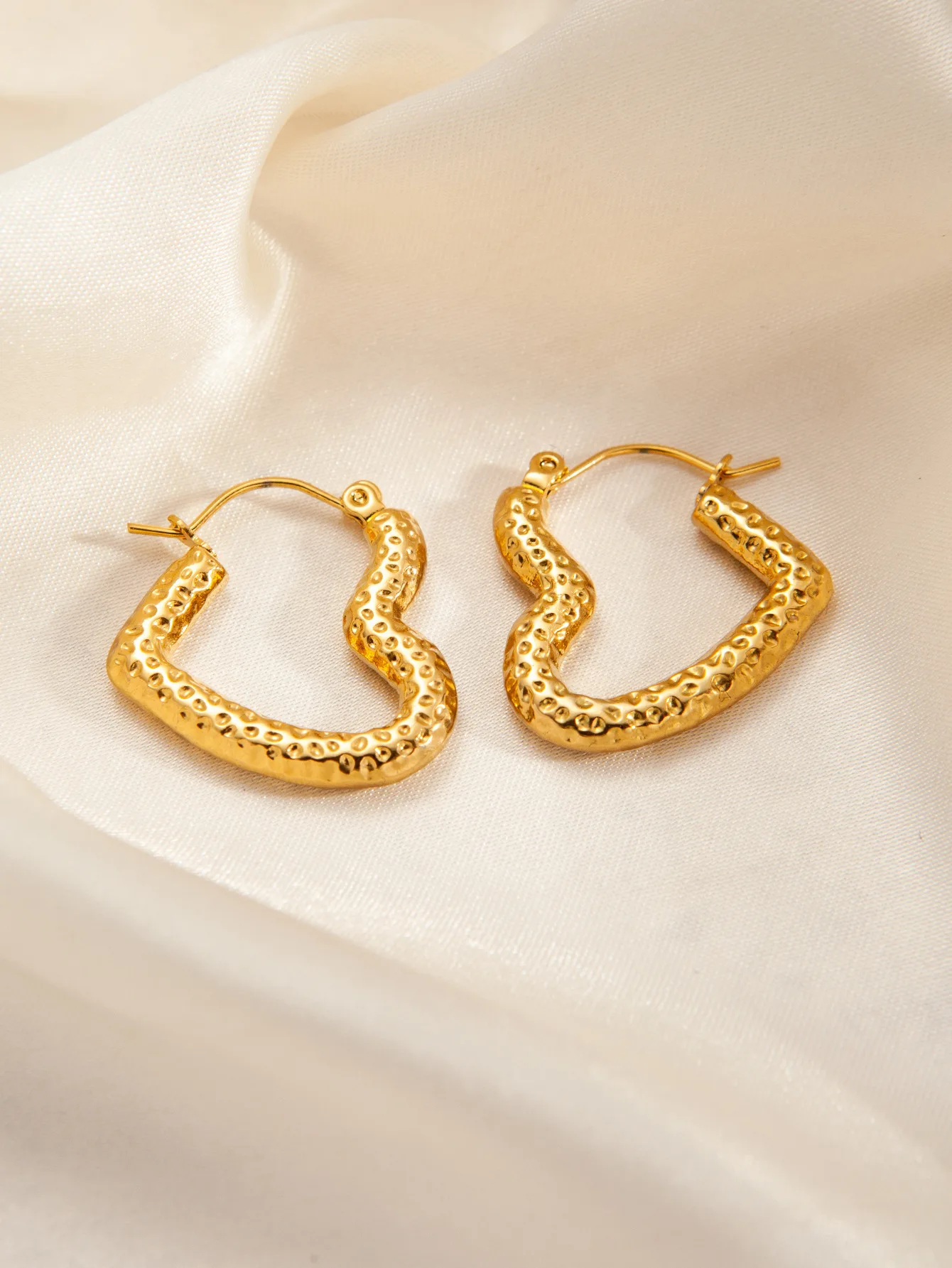 Fashion Stainless Steel Stud Earrings, Heart Design, Asymmetrical Casual Style, All Seasons Jewelry for Women
Fashion Stainless Steel Stud Earrings, Heart Design, Asymmetrical Casual Style, All Seasons Jewelry for Women