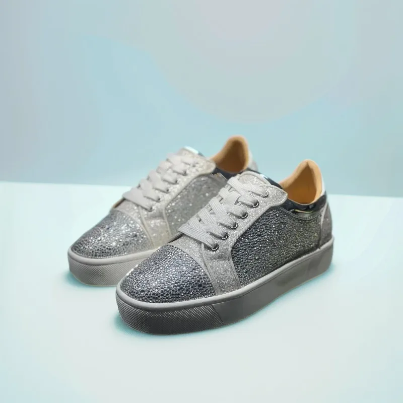 Low Top Thick Red Bottom Shoes For Men Trainers Driving Spiked White Glitter Genuine Leather Crystal Rivets Flats Sneaker
Low Top Thick Red Bottom Shoes For Men Trainers Driving Spiked White Glitter Genuine Leather Crystal Rivets Flats Sneaker