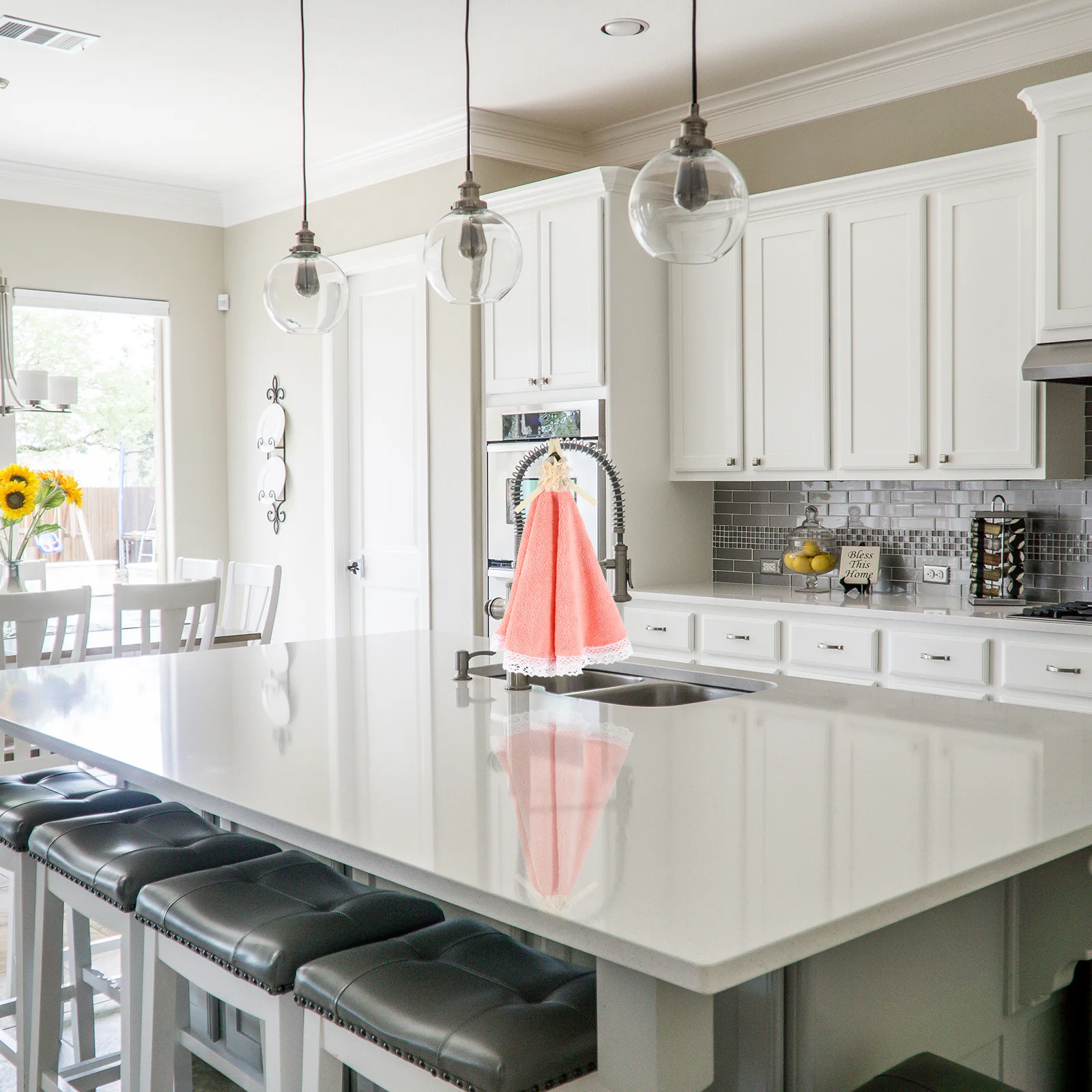 1Pcs Round Hand Towel Super Absorbent Coral Fleece Quick Dry Lightweight Soft Towel for Hands Dishes Tables Cars Hanging Design
1Pcs Round Hand Towel Super Absorbent Coral Fleece Quick Dry Lightweight Soft Towel for Hands Dishes Tables Cars Hanging Design