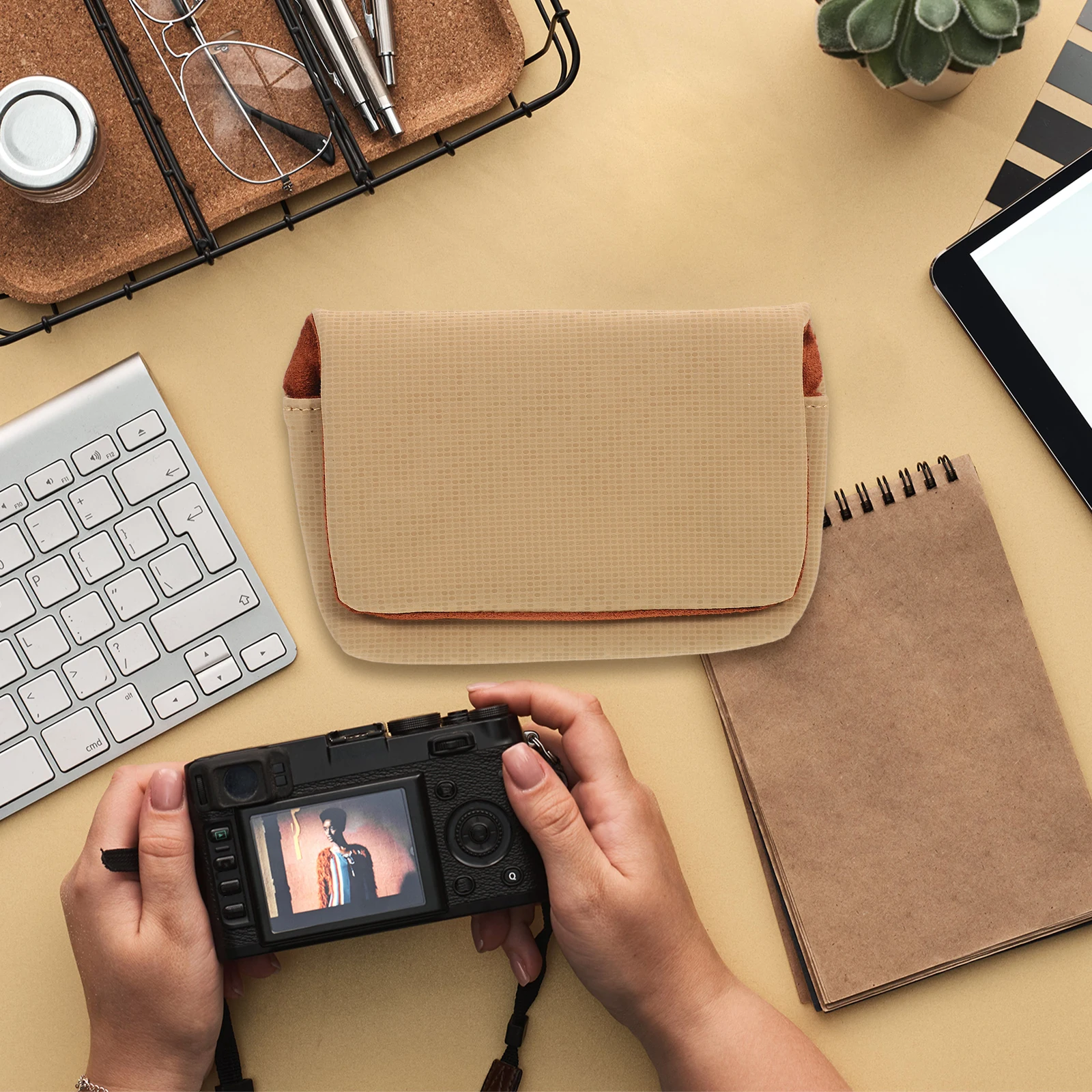 Lightweight Camera Bag Small Digital Camera Pouch Portable Protective Case for Easy Carry during Travel and Outdoor Activities
Lightweight Camera Bag Small Digital Camera Pouch Portable Protective Case for Easy Carry during Travel and Outdoor Activities