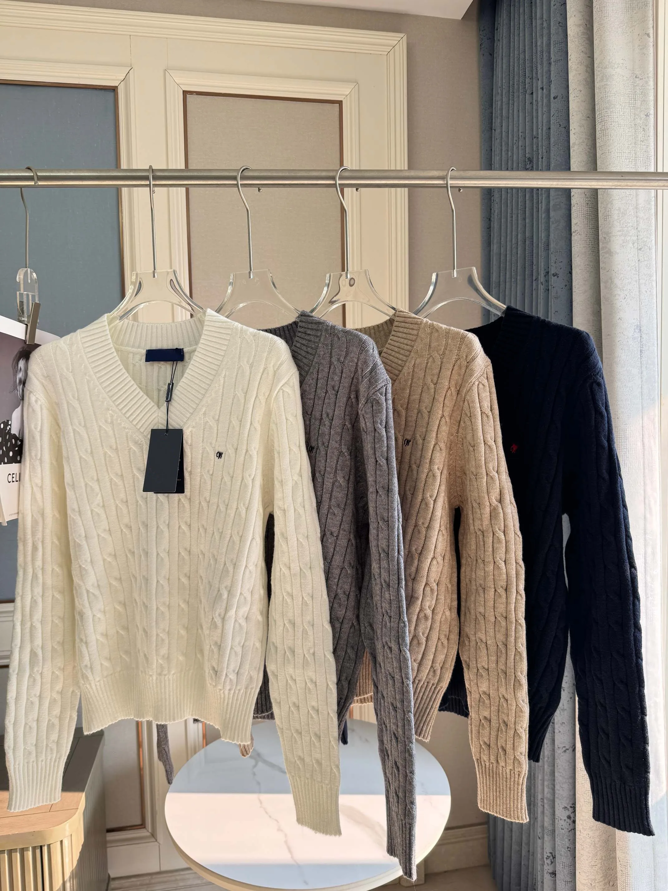 Fashionable V-Neck Knitted Sweater Twist Design Winter Warm Women's Top Versatile Stylish Korean Style Long Sleeve T26153
Fashionable V-Neck Knitted Sweater Twist Design Winter Warm Women's Top Versatile Stylish Korean Style Long Sleeve T26153