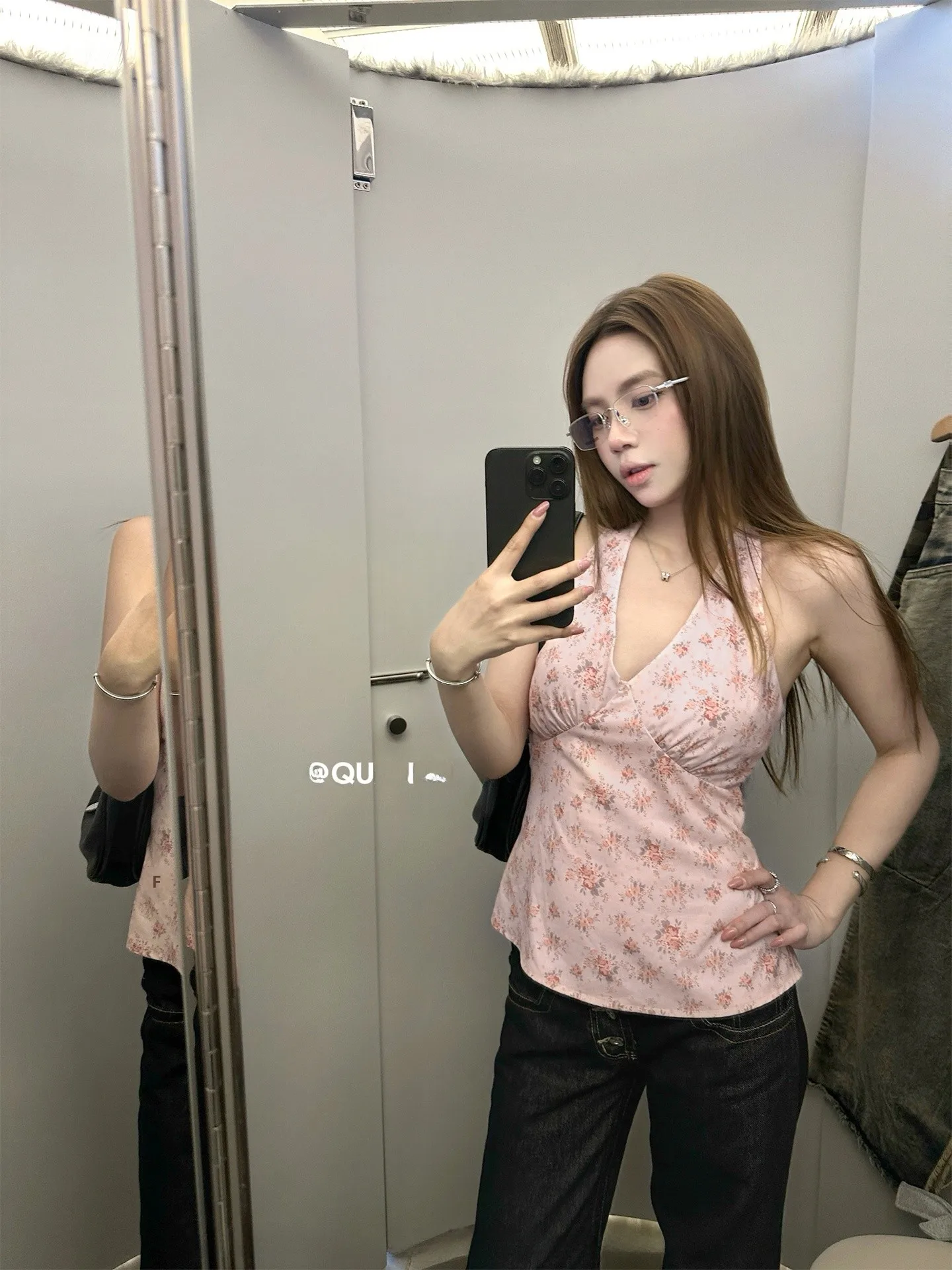 Deep V Neck Floral Print Crop Top Women's Style Polyester Fiber Hang Neck Backless Vest Korean Retro Style Summer Fashion
Deep V Neck Floral Print Crop Top Women's Style Polyester Fiber Hang Neck Backless Vest Korean Retro Style Summer Fashion