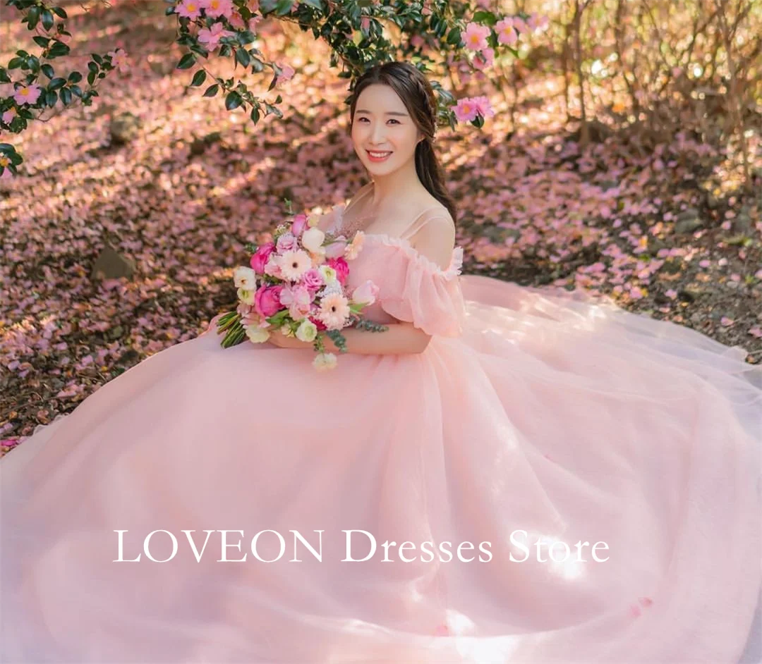 Loveon Off the Shoulder Korea Pleated Tulle Ruffles Backless Evening Dresses Formal 프롬드레스 Pink Prom Gowns Party Women Bride
Loveon Off the Shoulder Korea Pleated Tulle Ruffles Backless Evening Dresses Formal 프롬드레스 Pink Prom Gowns Party Women Bride