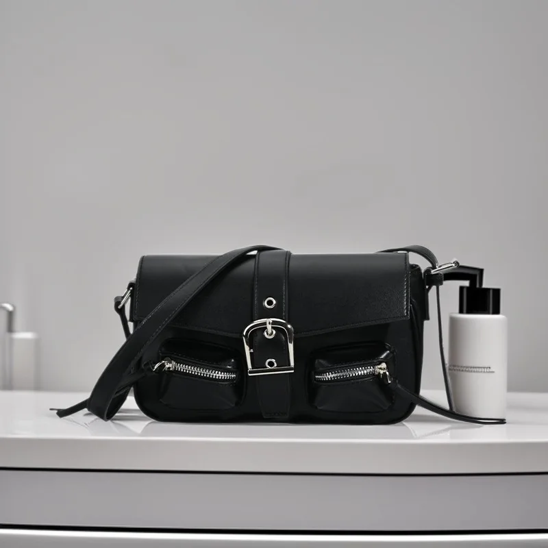 Новинка 2025 года, черная мотоциклетная сумка через плечо, сумка подмышки, французская сумка, модная повседневная женская сумка для ежедневных поездок на работу
Новинка 2025 года, черная мотоциклетная сумка через плечо, сумка подмышки, французская сумка, модная повседневная женская сумка для ежедневных поездок на работу