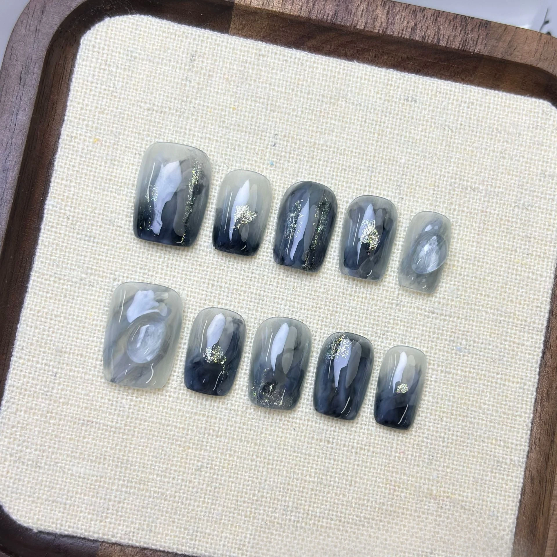 10Pcs Blue Unique Short Square Press on Nails Glitter Glossy Finished Fake Nails Minimalism Detachable French Nail Set Designs
10Pcs Blue Unique Short Square Press on Nails Glitter Glossy Finished Fake Nails Minimalism Detachable French Nail Set Designs