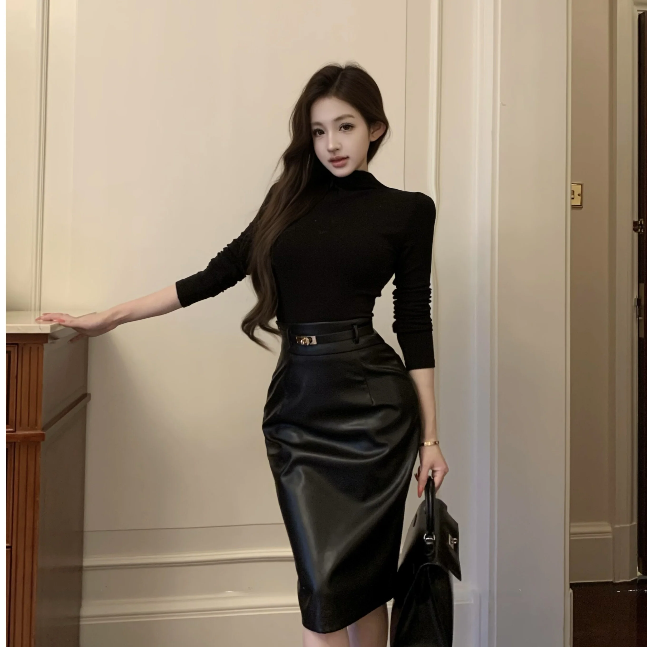 Black PU Leather Slim Fit Base Shirt Top Women's Elegant Personality Autumn Winter Fashion Set with Half Skirt Trendy Style
Black PU Leather Slim Fit Base Shirt Top Women's Elegant Personality Autumn Winter Fashion Set with Half Skirt Trendy Style
