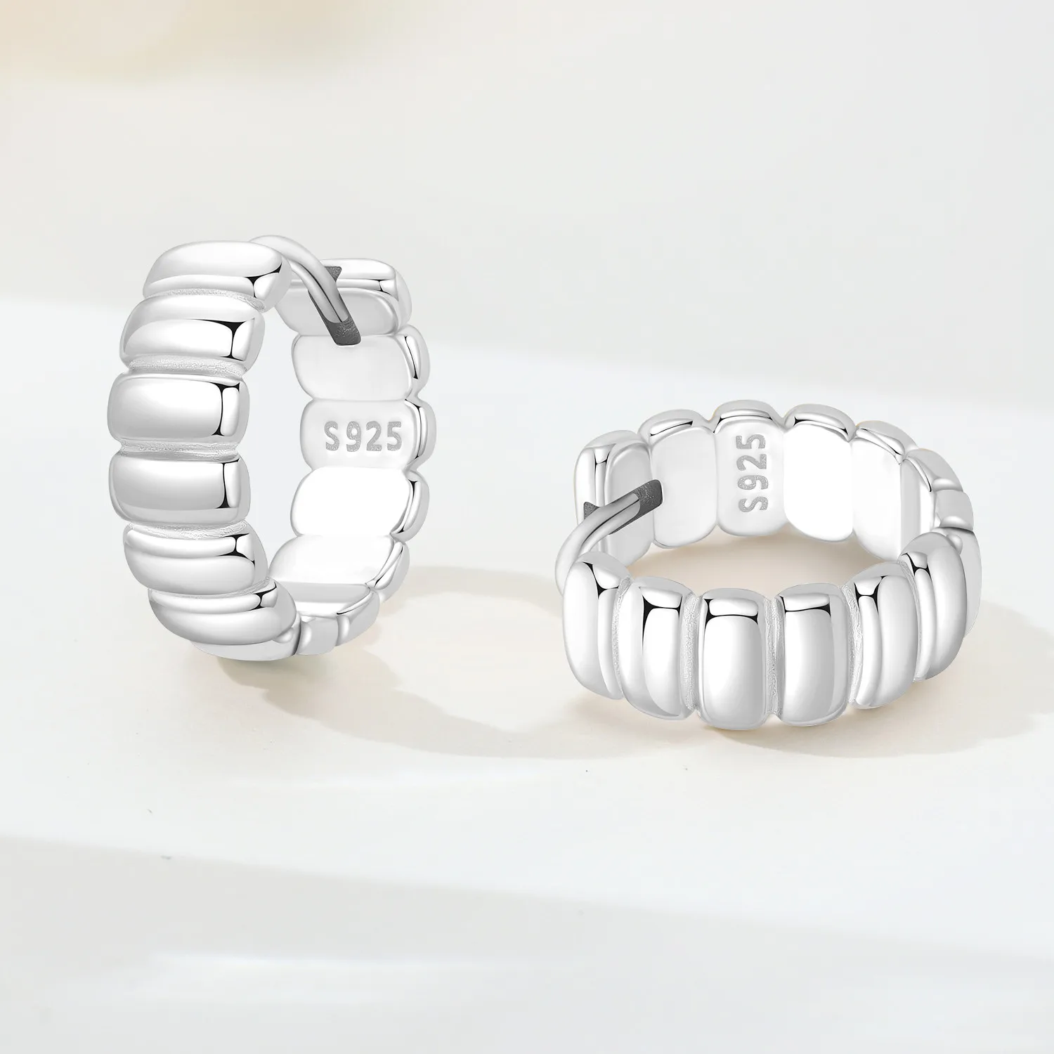 PANPOKI S925 Sterling Silver Classic Modern Square Earrings Hoop Earrings Women Jewelry Original Party Trendy Anniversary Gift
PANPOKI S925 Sterling Silver Classic Modern Square Earrings Hoop Earrings Women Jewelry Original Party Trendy Anniversary Gift