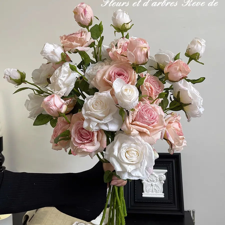 Rose artificial flower bouquet french retro dried flower fake flower realistic high-end simulation
Rose artificial flower bouquet french retro dried flower fake flower realistic high-end simulation