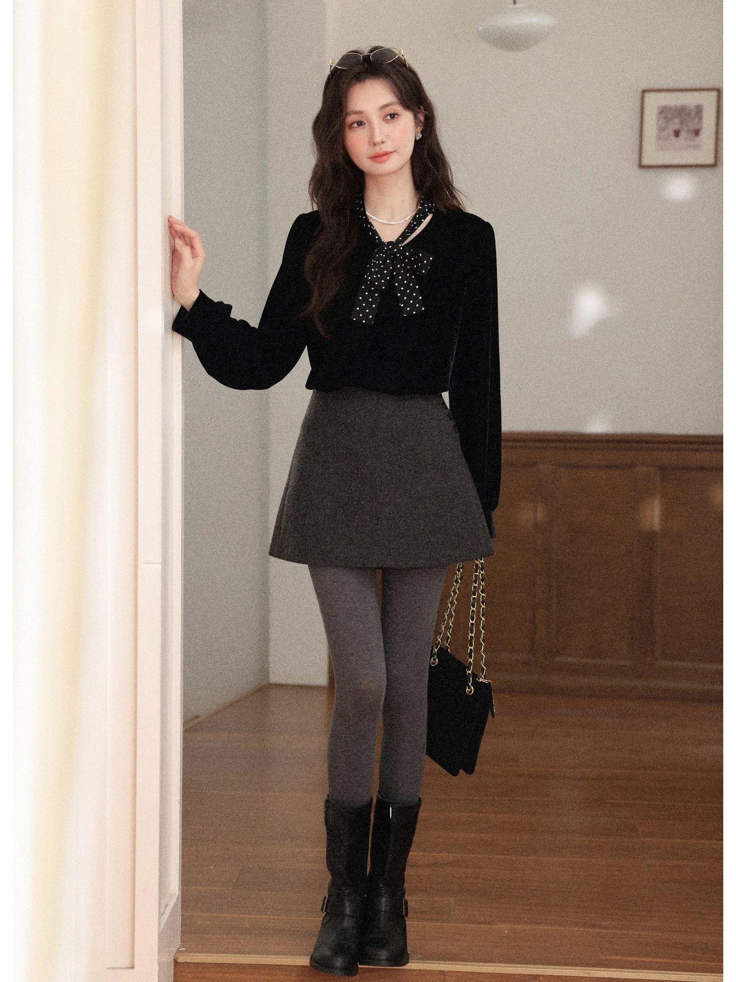 Slim Fit Long Sleeve V-Neck Black Shirt Women's Fashionable Versatile Autumn Winter New Style Commute Style round Neck Shirt
Slim Fit Long Sleeve V-Neck Black Shirt Women's Fashionable Versatile Autumn Winter New Style Commute Style round Neck Shirt