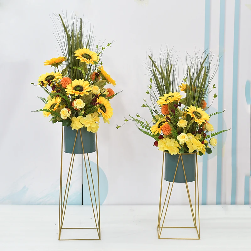 Nordic floor-to-ceiling flower stand potted plant ornament home TV simulation flower hotel living room green plant decoration
Nordic floor-to-ceiling flower stand potted plant ornament home TV simulation flower hotel living room green plant decoration