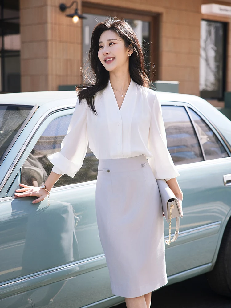 Новая женская блузка Diisia 2025 из ацетата, белая, с длинным рукавом, для офиса, высококачественная, профессиональная, с V-образным вырезом, во французском стиле, на пуговицах
Новая женская блузка Diisia 2025 из ацетата, белая, с длинным рукавом, для офиса, высококачественная, профессиональная, с V-образным вырезом, во французском стиле, на пуговицах