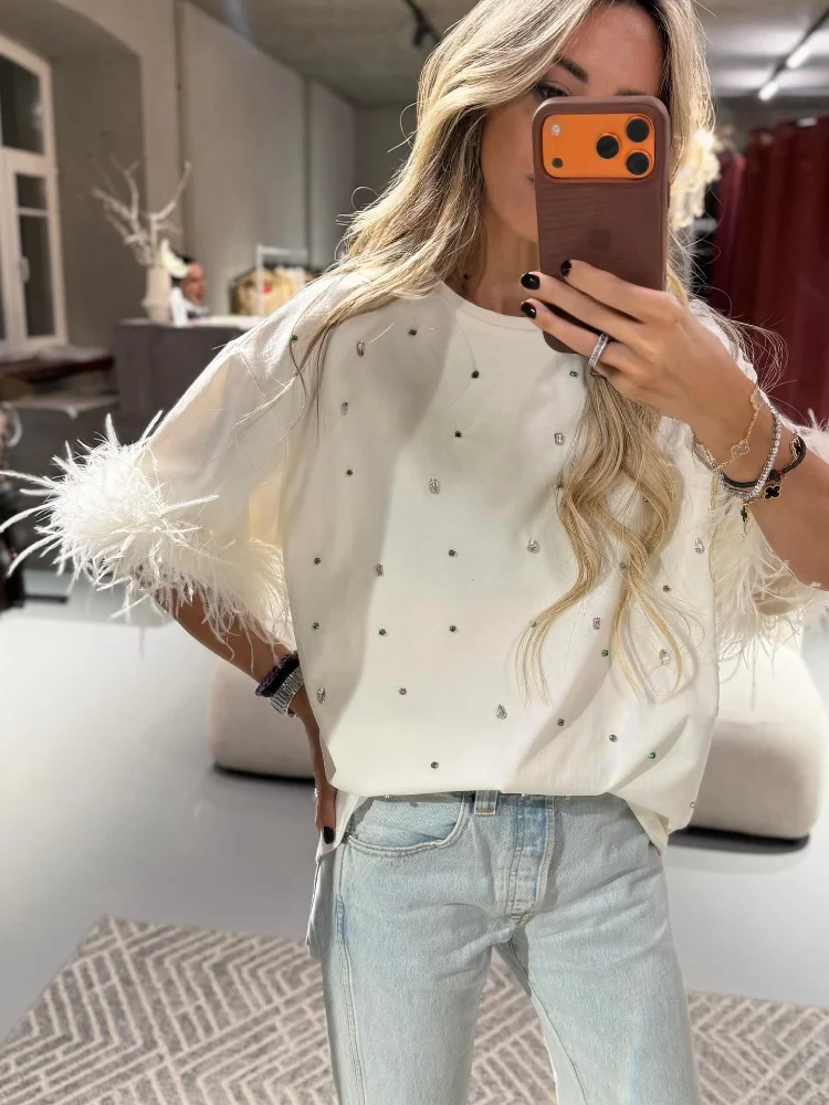 Элегантная женская футболка с рукавами-манжетами из перьевого пэчворка, 3D-бриллиантами, однотонная, с круглым вырезом, короткий рукав, свободный крой, для повседневной носки и уличного стиля
Элегантная женская футболка с рукавами-манжетами из перьевого пэчворка, 3D-бриллиантами, однотонная, с круглым вырезом, короткий рукав, свободный крой, для повседневной носки и уличного стиля