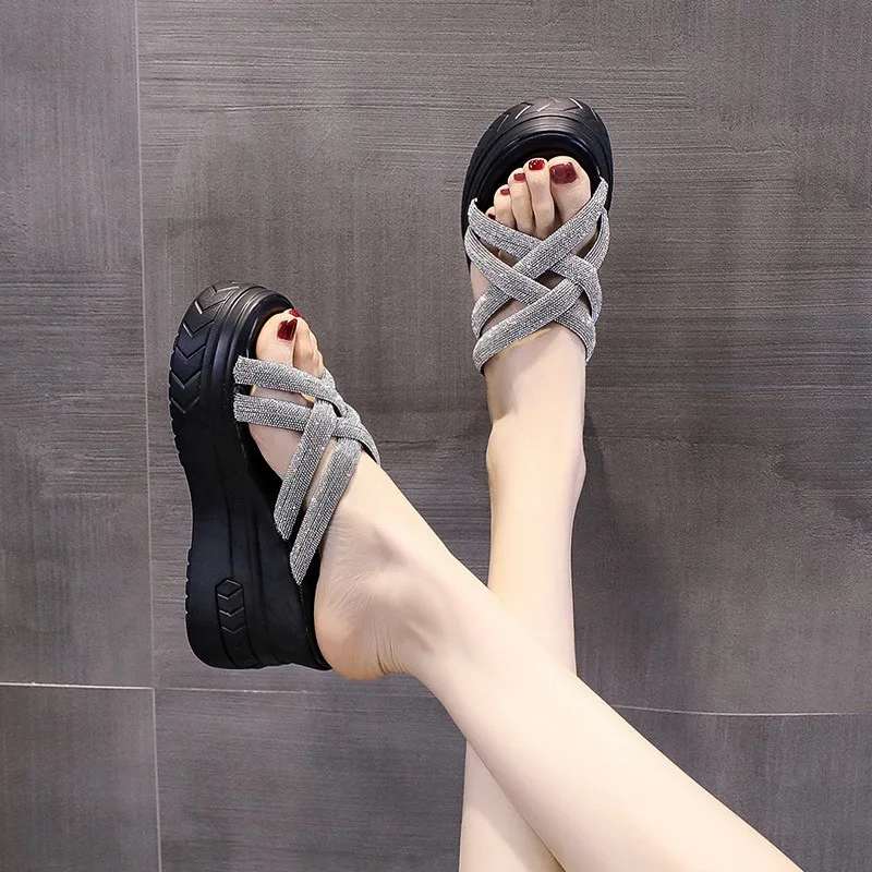 Women's Slippers Summer New Thick Bottom Round Head Open Toe Diamond Sandals Casual Fashion Non-slip Slippers
Women's Slippers Summer New Thick Bottom Round Head Open Toe Diamond Sandals Casual Fashion Non-slip Slippers