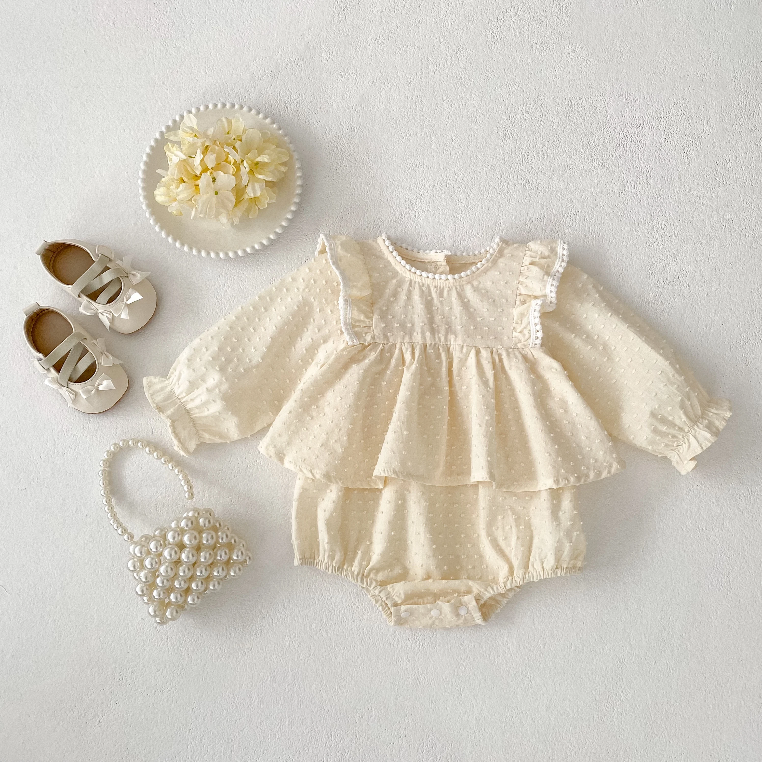 Autumn new baby clothes for 0-3 years old, exquisite baby and girl flying long sleeve triangular jumpsuit, cute and easy to wear
Autumn new baby clothes for 0-3 years old, exquisite baby and girl flying long sleeve triangular jumpsuit, cute and easy to wear