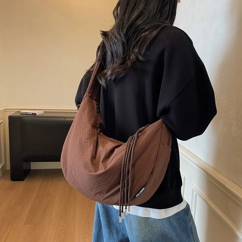 Nylon Shoulder Bag New High Capacity Women's Crossbody Messenger Bag Leisure Versatile Purses and Handbags Totes Hobos Bag
Nylon Shoulder Bag New High Capacity Women's Crossbody Messenger Bag Leisure Versatile Purses and Handbags Totes Hobos Bag