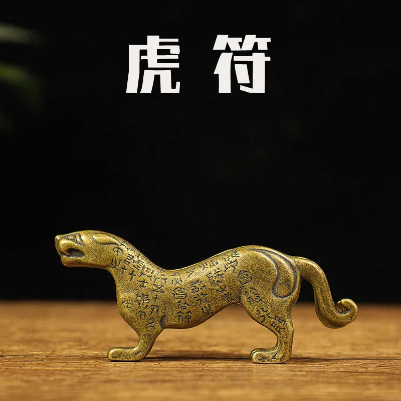 Copper roller ornaments antique bronze solid roller seal weapon power token home office decoration.
Copper roller ornaments antique bronze solid roller seal weapon power token home office decoration.