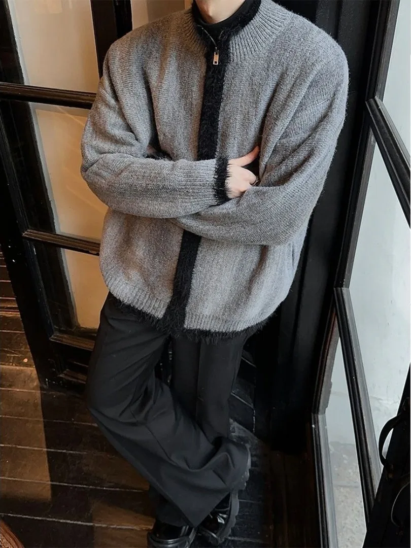Новый мужской кардиган 2025 года в американском ретро-стиле с контрастными вставками, вязаный, на молнии, с отложным воротником, свободного кроя, приталенный, с длинными рукавами, из мягкого полиэстера
Новый мужской кардиган 2025 года в американском ретро-стиле с контрастными вставками, вязаный, на молнии, с отложным воротником, свободного кроя, приталенный, с длинными рукавами, из мягкого полиэстера