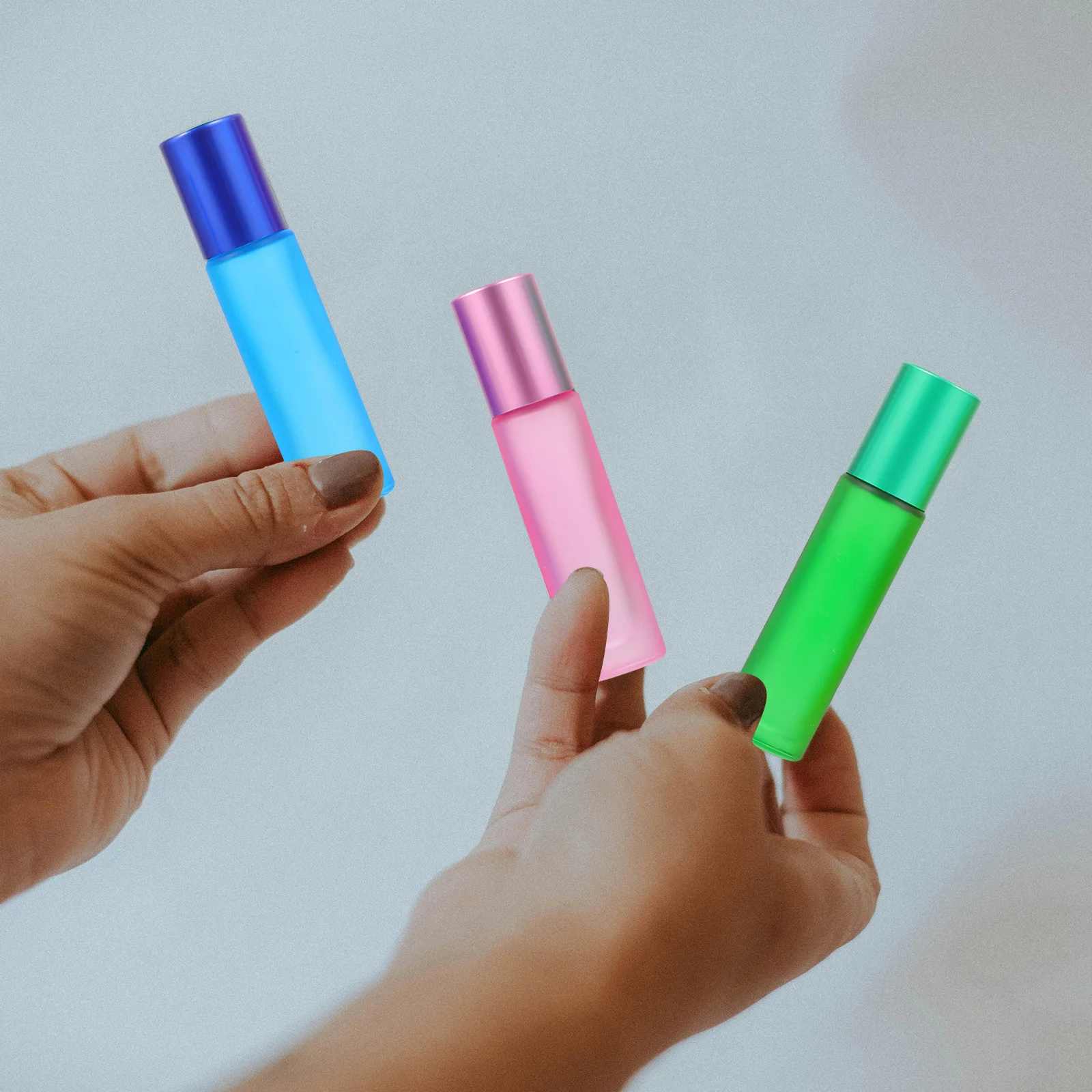 High White Glass Roller Bottles 10ml Small Size Perfume Essential Oil Sub Travel Roll on Bottles Leakproof Durable Refillable
High White Glass Roller Bottles 10ml Small Size Perfume Essential Oil Sub Travel Roll on Bottles Leakproof Durable Refillable