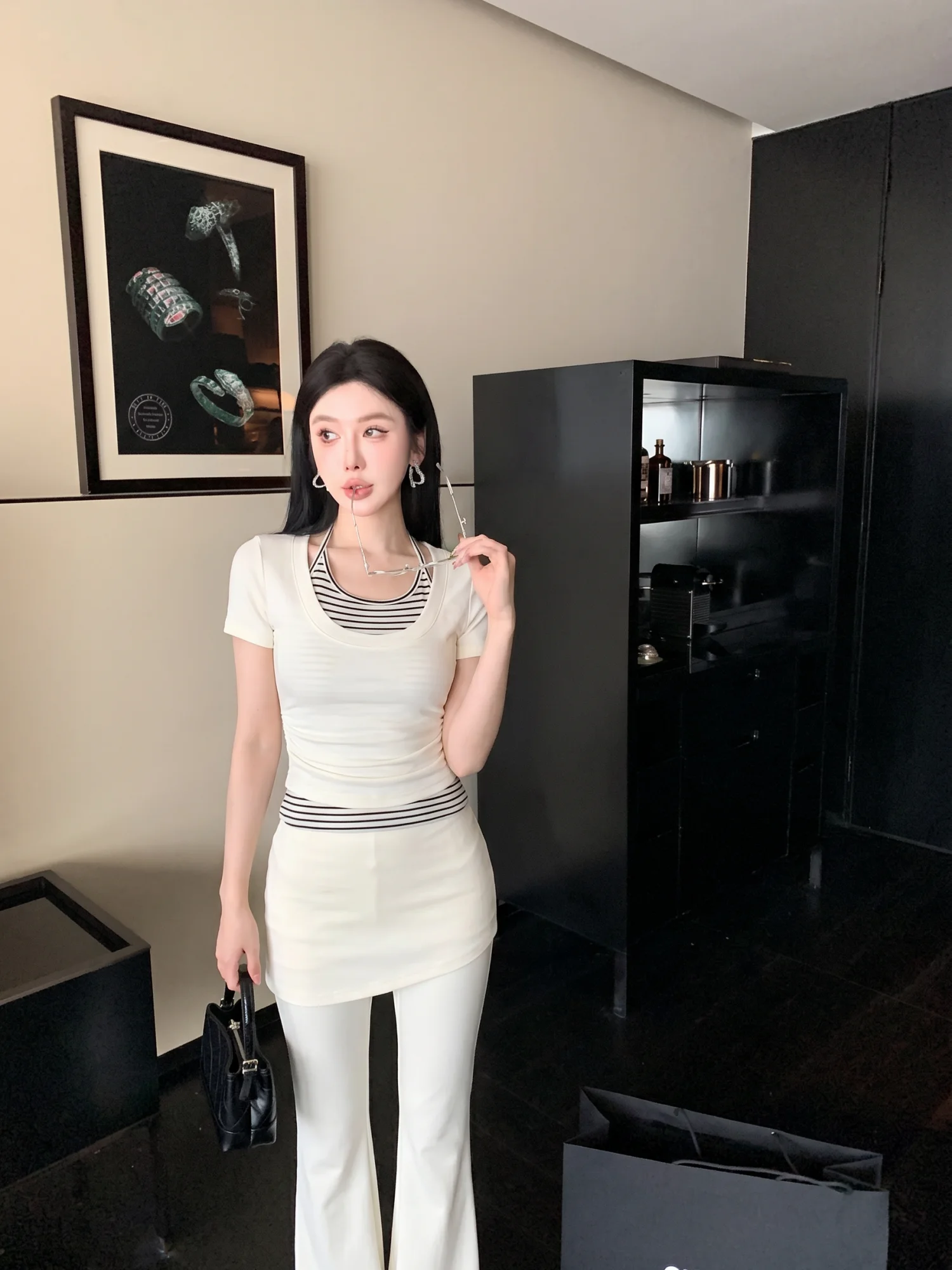 Light Oxygen Summer Striped Vest Short Sleeve Women's High Waist Flared Skirt Pants Three Piece Set Casual Style Cotton T-Shirt
Light Oxygen Summer Striped Vest Short Sleeve Women's High Waist Flared Skirt Pants Three Piece Set Casual Style Cotton T-Shirt