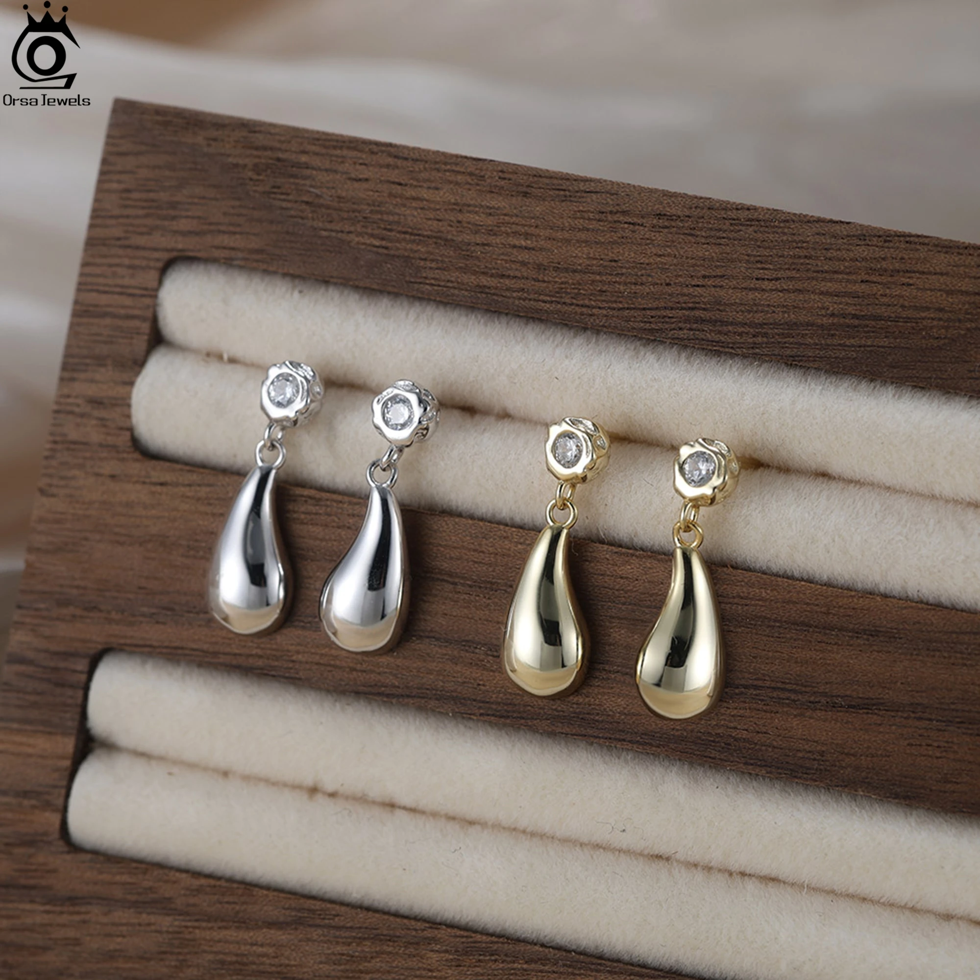 ORSA JEWELS S925 Silver Dangle Earrings Water Drop Design With AAAA Cubic Oval Zirconai Ornament Drop Style Casual Wear APE140
ORSA JEWELS S925 Silver Dangle Earrings Water Drop Design With AAAA Cubic Oval Zirconai Ornament Drop Style Casual Wear APE140