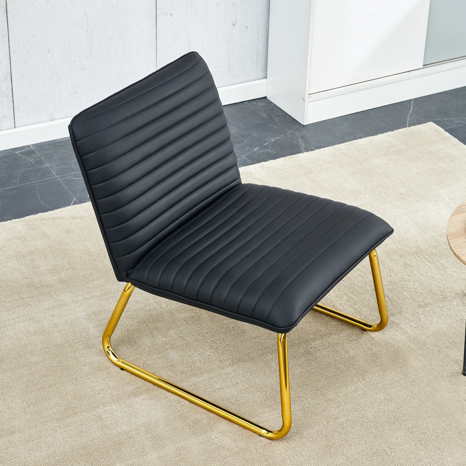 Black minimalist armless sofa chair with PU backrest and golden metal legs, suitable for offices, restaurants, kitchens, and bed
Black minimalist armless sofa chair with PU backrest and golden metal legs, suitable for offices, restaurants, kitchens, and bed