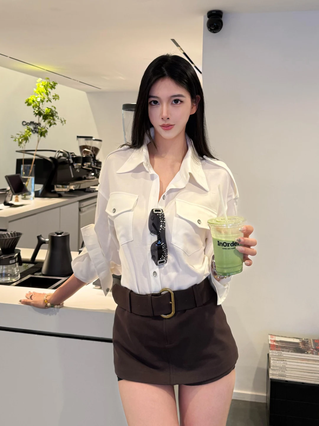 Повседневная свободная белая рубашка с длинным рукавом для женщин, весна-лето, на пуговицах, с отложным воротником, легкая, удобная, повседневный топ
Повседневная свободная белая рубашка с длинным рукавом для женщин, весна-лето, на пуговицах, с отложным воротником, легкая, удобная, повседневный топ