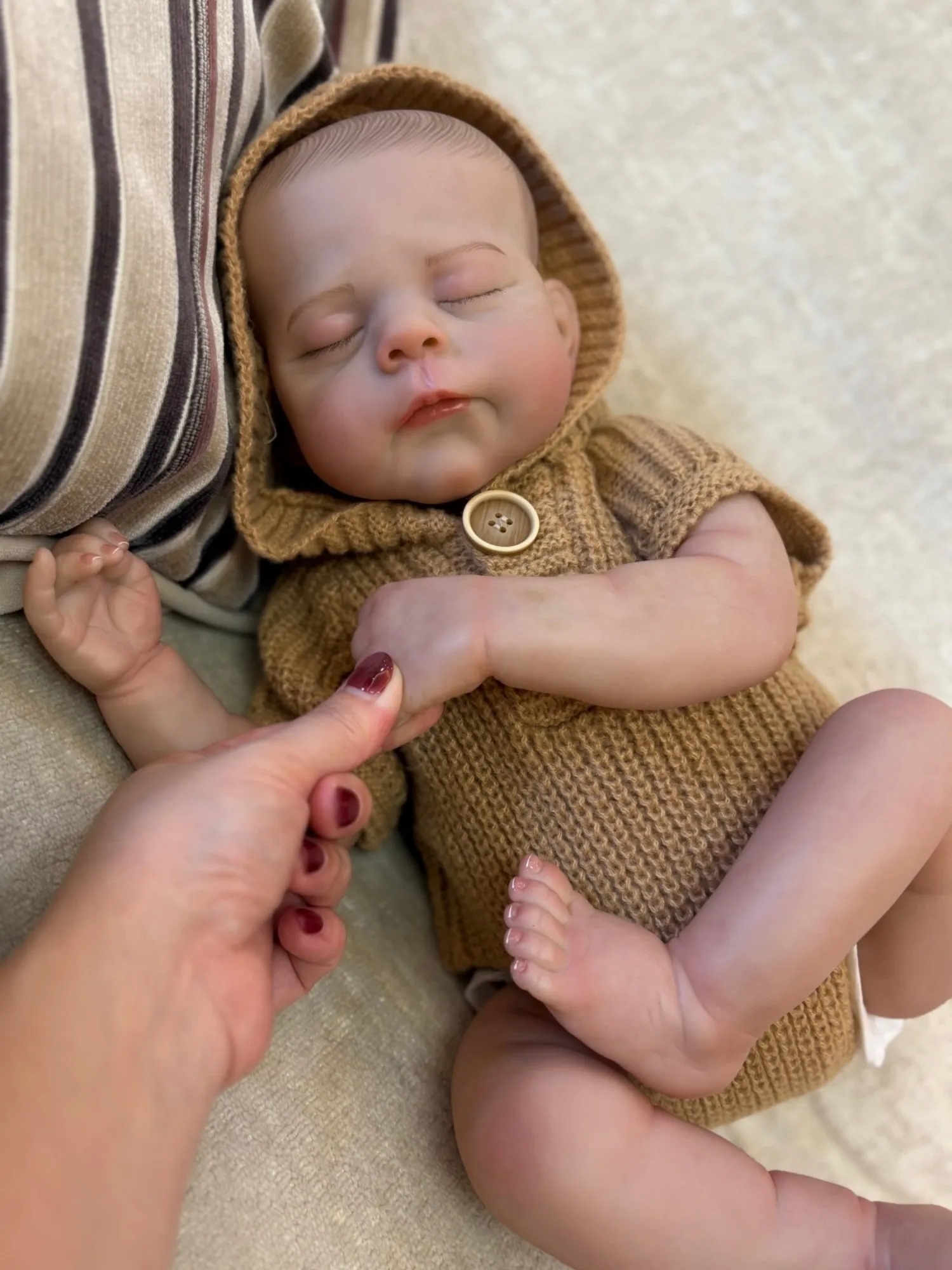 19-дюймовая окрашенная мягкая ткань Bebe, реалистичная кукла Reborn для новорожденных, игрушки с раскрашенными волосами для детей Muñecas Para Niñas
19-дюймовая окрашенная мягкая ткань Bebe, реалистичная кукла Reborn для новорожденных, игрушки с раскрашенными волосами для детей Muñecas Para Niñas
