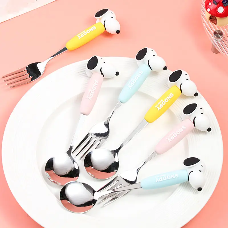 Snoopy for boys and girls with cute creative cartoon patterns, good looks and comfortable grip, stainless steel spoons and forks
Snoopy for boys and girls with cute creative cartoon patterns, good looks and comfortable grip, stainless steel spoons and forks