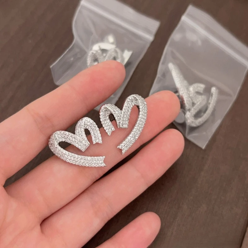 Fashion Top Rhinestone Heart Women's Earrings Designer New Wedding Party Earrings for Women Korean Fashion Earrings Female
Fashion Top Rhinestone Heart Women's Earrings Designer New Wedding Party Earrings for Women Korean Fashion Earrings Female