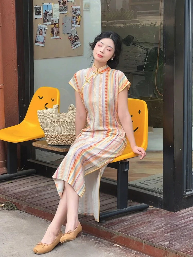 Elegant Chinese Style Long Qipao Dress Full Slit Daily Wear Short Sleeve Women's Fashion from Republic Era Low Slit Breathable
Elegant Chinese Style Long Qipao Dress Full Slit Daily Wear Short Sleeve Women's Fashion from Republic Era Low Slit Breathable