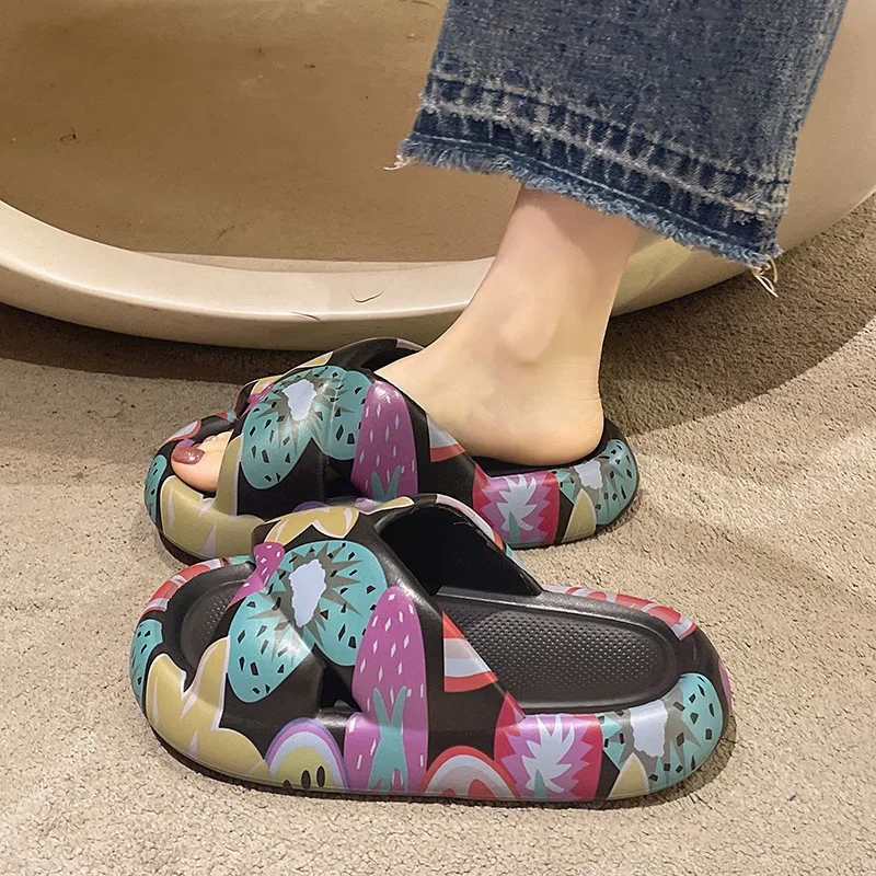 New Tropical Illusion Slide Slippers Womens Chunky EVA Shoes Bold Fruit Print Scuff Woman Whimsical Retro Beach Vacation Slipper
New Tropical Illusion Slide Slippers Womens Chunky EVA Shoes Bold Fruit Print Scuff Woman Whimsical Retro Beach Vacation Slipper