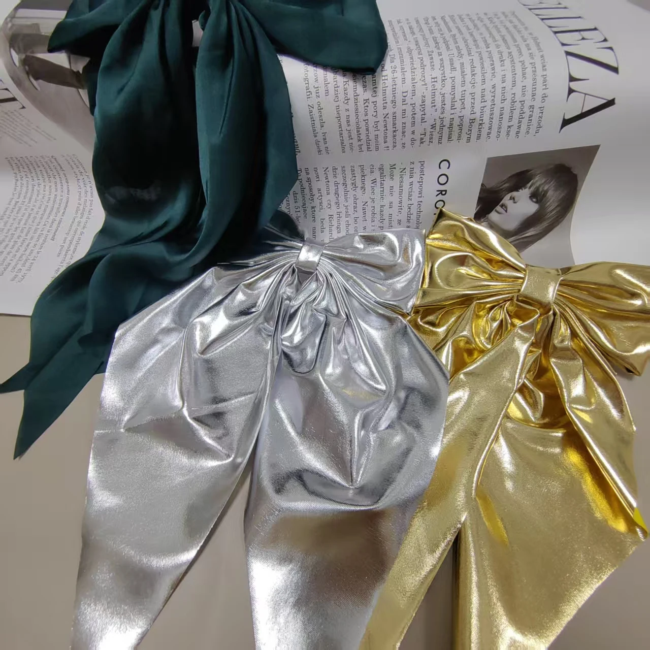 Bow Spring Hair Clip French Elegant Gold Silver Long Ribbon Back Head Hair Claw for Women Holiday Party Non Slip Secure
Bow Spring Hair Clip French Elegant Gold Silver Long Ribbon Back Head Hair Claw for Women Holiday Party Non Slip Secure