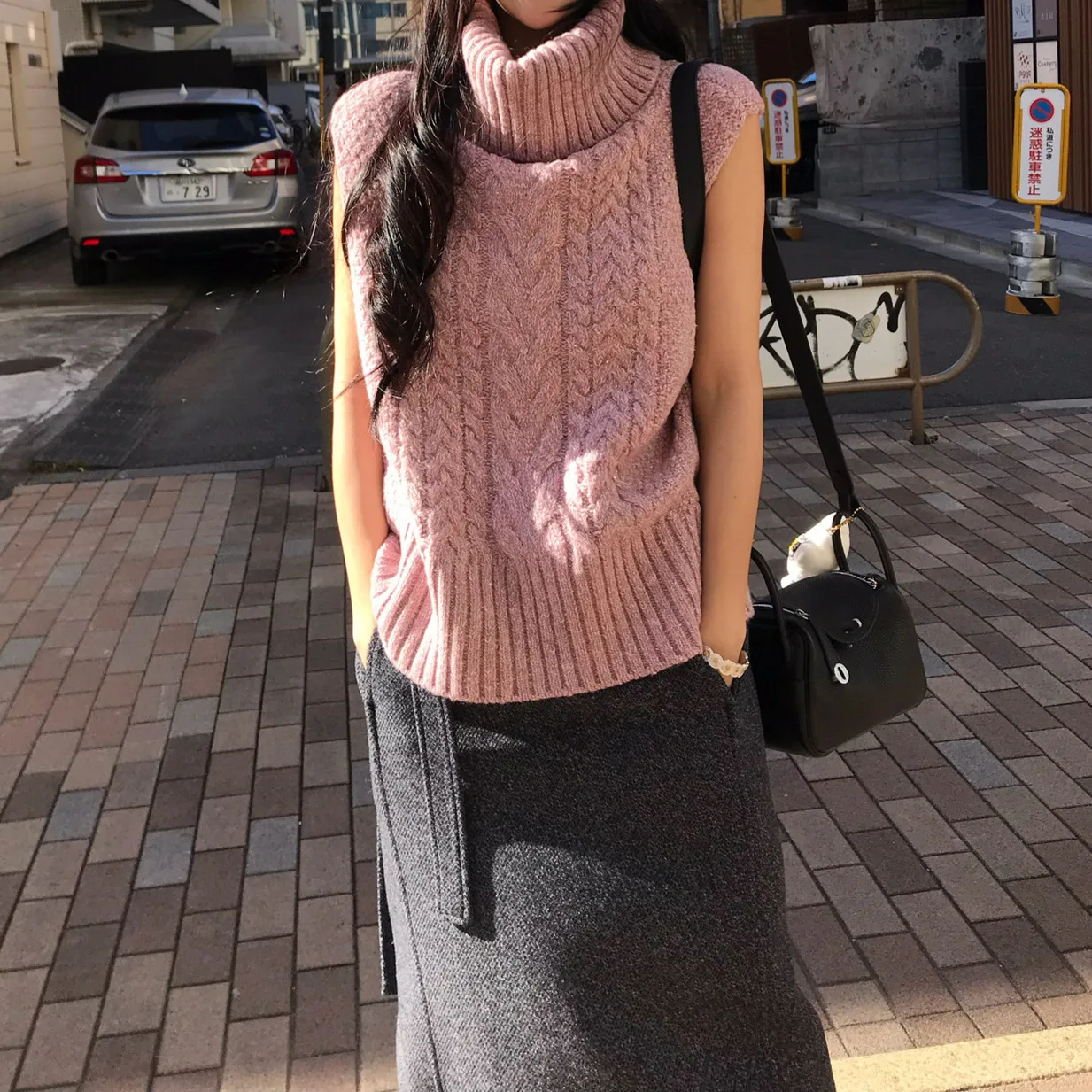 2025 Autumn New Women's Fashion Cable Knit Vest High Neck Sleeveless Knit Top
2025 Autumn New Women's Fashion Cable Knit Vest High Neck Sleeveless Knit Top