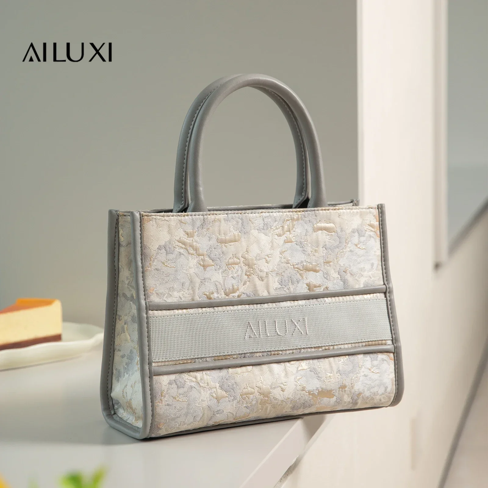 AILUXI Women Handbag Adjustable Long Shoulder Strap Large Capacity Original Designer Brand Luxury Shopper Bag Crossbody Female
AILUXI Women Handbag Adjustable Long Shoulder Strap Large Capacity Original Designer Brand Luxury Shopper Bag Crossbody Female