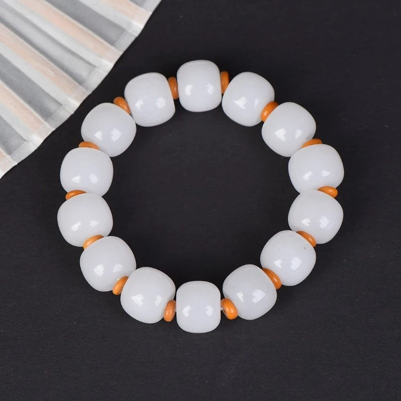 Новый браслет из натурального золота, шелка, нефрита, старые бусины, паспарту
Новый браслет из натурального золота, шелка, нефрита, старые бусины, паспарту