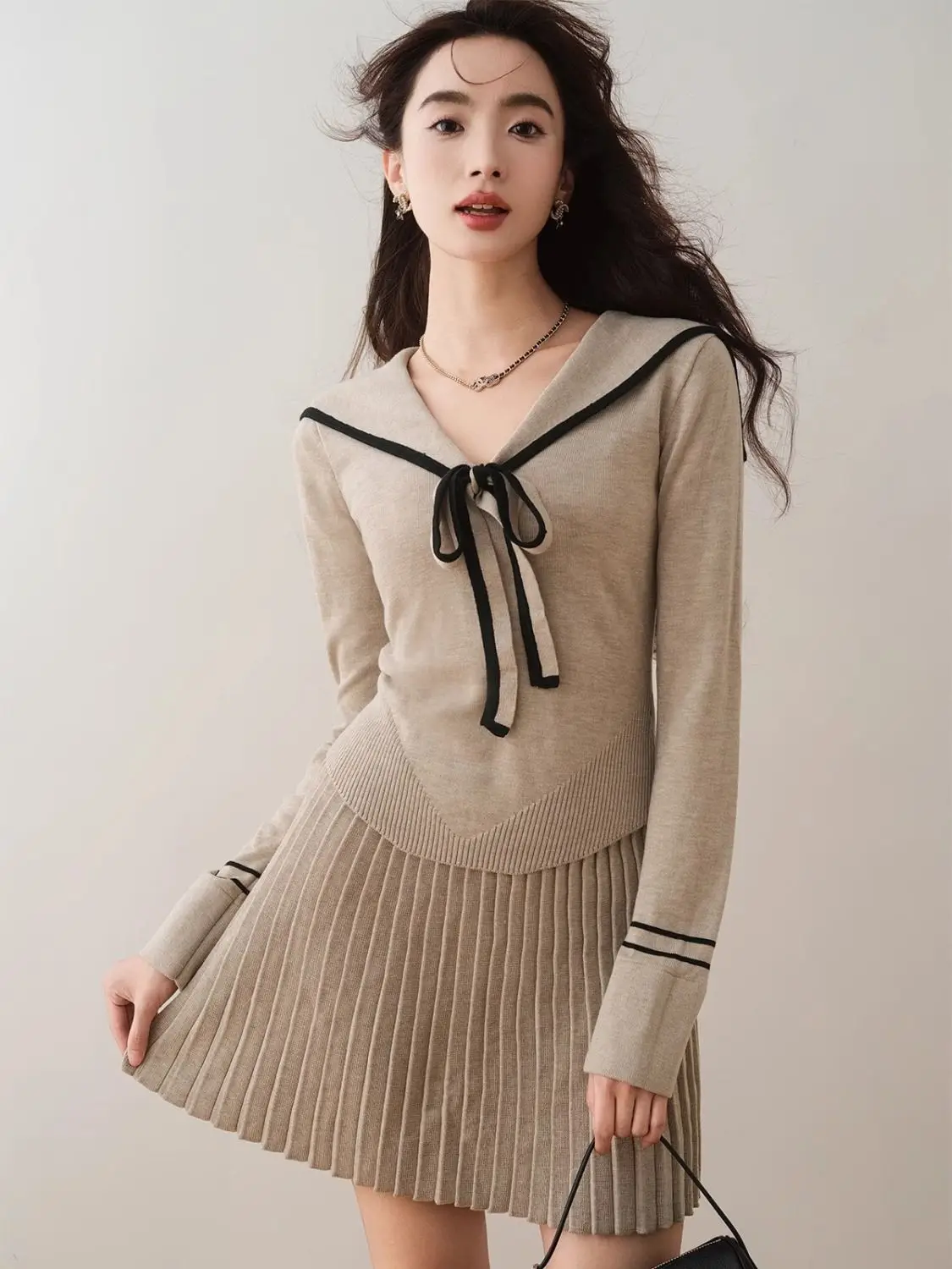 Autumn/Winter Navy Collar Slim Strap Long Sleeve Knit Shirt Top Pleated Mini Skirt Set Sweet Elegant Two Piece Set Women Outfits
Autumn/Winter Navy Collar Slim Strap Long Sleeve Knit Shirt Top Pleated Mini Skirt Set Sweet Elegant Two Piece Set Women Outfits