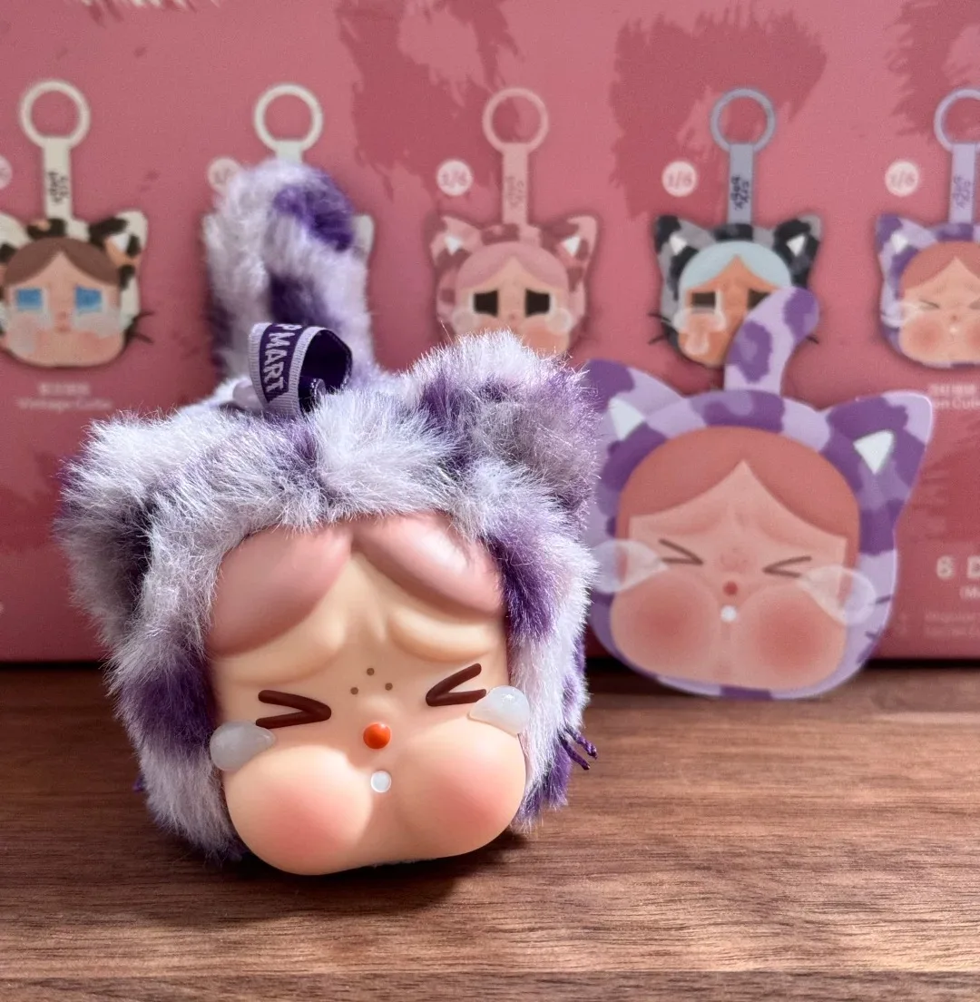 Аутентичный POPMART Crybaby Leopard Cat виниловый плюшевый кулон слепая коробка сумка висит ключ прекрасный рождественский подарок игрушки на складе 
Аутентичный POPMART Crybaby Leopard Cat виниловый плюшевый кулон слепая коробка сумка висит ключ прекрасный рождественский подарок игрушки на складе