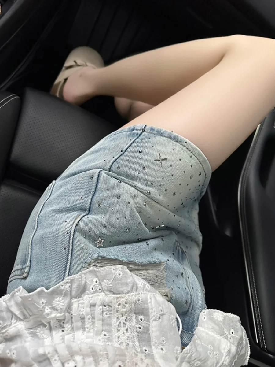 Ретро-юбка из денима светло-голубого цвета со стразами, женская, летняя, 2024, новая, с завышенной талией, А-силуэт, облегающая, с запахом
Ретро-юбка из денима светло-голубого цвета со стразами, женская, летняя, 2024, новая, с завышенной талией, А-силуэт, облегающая, с запахом